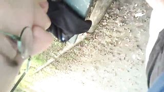 Col cazzo di fuori davanti alla mia tipa ai giardinetti