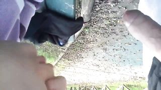 Col cazzo di fuori davanti alla mia tipa ai giardinetti