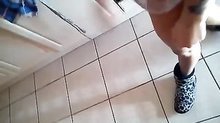 La mia tipa è indecisa su come farsi chiavare...