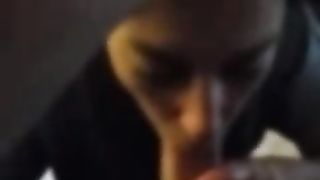 Spompina e soffoca mentre ingoia