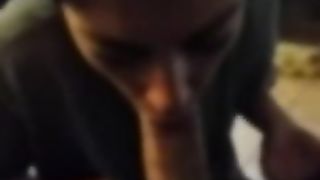 Spompina e soffoca mentre ingoia