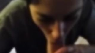 Spompina e soffoca mentre ingoia