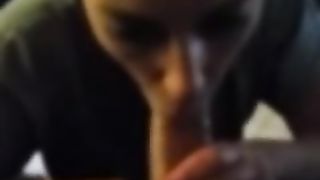 Spompina e soffoca mentre ingoia