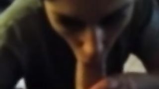 Spompina e soffoca mentre ingoia