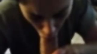 Spompina e soffoca mentre ingoia