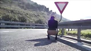 Mia moglie piscia in autostrada