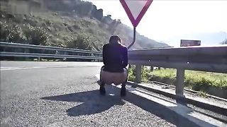 Mia moglie piscia in autostrada