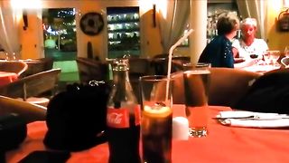 Anteprima del video: Mia moglie fa la troia al ristorante