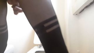 TRAV masturbazione in bagno