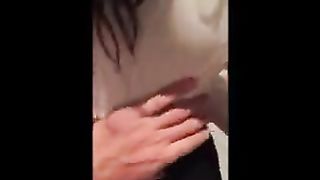 Palpo le tette ed il culo di mia moglie Mila