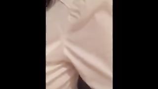 Palpo le tette ed il culo di mia moglie Mila