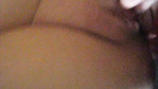 Lei parla al cell mentre lui se la scopa