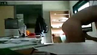 il mio capo selo fa succhiare dalla segretaria