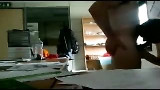 il mio capo selo fa succhiare dalla segretaria