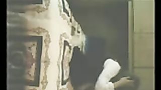 Nella cameretta del figlio mentre il marito non c'è