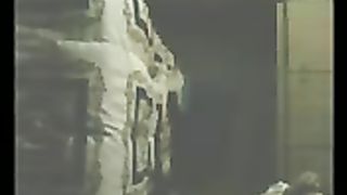 Nella cameretta del figlio mentre il marito non c'è