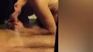 Un affettuoso pompino in camera per fare pace