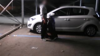 Mi faccio scopare da uno sconosciuto in un parcheggio