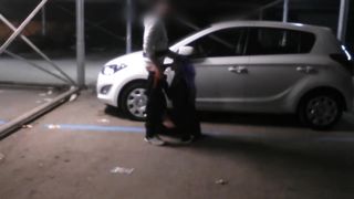 Mi faccio scopare da uno sconosciuto in un parcheggio