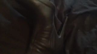 STROFINA IL CAZZO sui miei stivali !!!