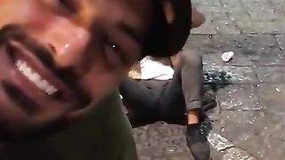 Sesso orale a Napoli in piazza San Domenico