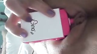 Valentina Nappi si masturba in casa da sola