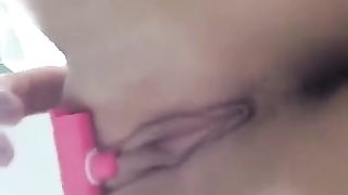 Valentina Nappi si masturba in casa da sola