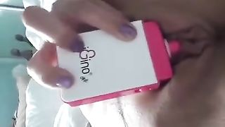 Valentina Nappi si masturba in casa da sola