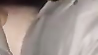 Anteprima del video: Mia moglie spompina in un bar di Napoli