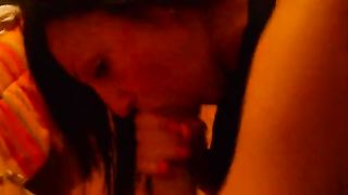 La mia trombamica Clara lo succhia con passione