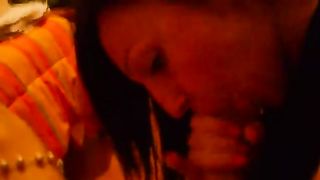 La mia trombamica Clara lo succhia con passione