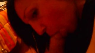 La mia trombamica Clara lo succhia con passione