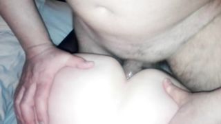 La troia lo prende in culo dal suo amante