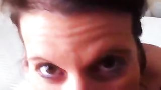 Alessia mi fa un soffocone prima della doccia