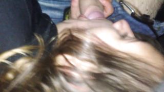 Pompino da una 18enne conosciuta su FaceBook