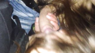 Pompino da una 18enne conosciuta su FaceBook