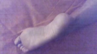 Ditalino e piedini di un'amica