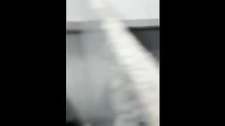 Coppia di studenti beccati a scopare in bagno