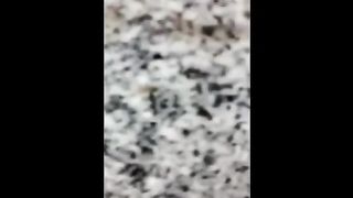 Coppia di studenti beccati a scopare in bagno