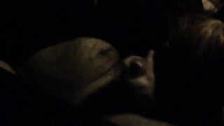 Mia moglie spompina un guardone al park per scambisti