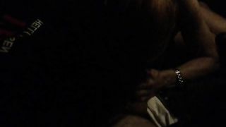 Mia moglie spompina un guardone al park per scambisti