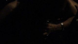 Mia moglie spompina un guardone al park per scambisti