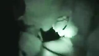 Sbocchina i guardoni al parcheggio per scambisti