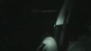 Sbocchina i guardoni al parcheggio per scambisti