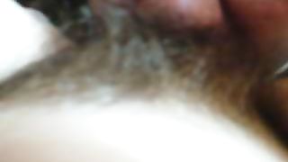 Leccata di una passera pelosa