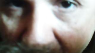 Leccata di una passera pelosa