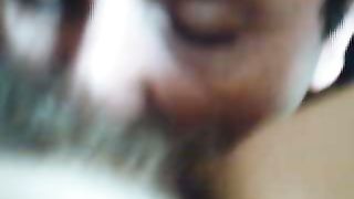 Leccata di una passera pelosa