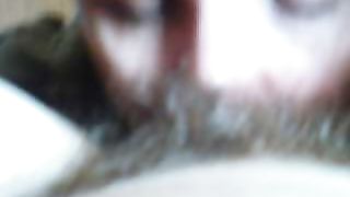 Leccata di una passera pelosa