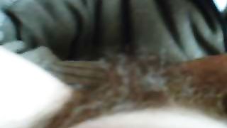 Leccata di una passera pelosa