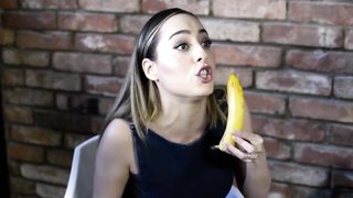 Paola Saulino insegna come fare il pompino perfetto